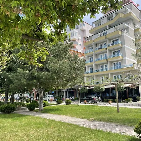 Mary'S Luxury Apartment Pogradec 2 Exterior photo